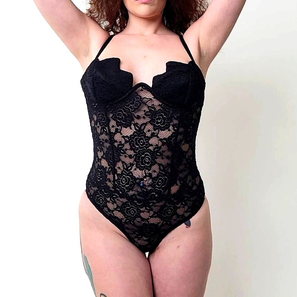 Lulu's Black Lace Sheer Floral Bodysuit - M - Picture 9 of 9
